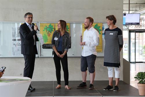 Prof. Dr. Horst Peters (li.), Vizepräsident für Alumni-Management und wissenschaftliche Weiterbildung und Leiter des ZWEK und Sabine Evertz (2. v.li.) eröffneten mit Iris Witt von der Heinrich Böll Stiftung und Sebastian van Ledden vom Eine Welt Netz NRW das Nachhaltigkeitsevent.